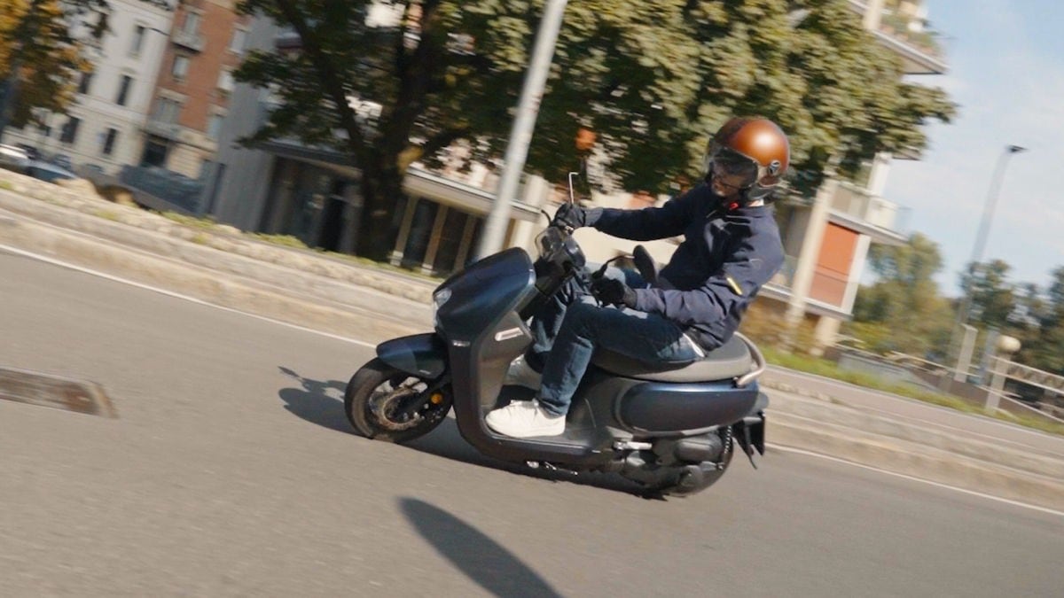 Leggerissimo, pratico e non consuma niente: ecco il SYM Colibrì 125, un nuovo peso piuma per la città